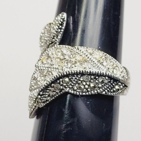 #101  Sterling & Marcasite Black and White Ring 2 leaves sitting opposite 8 - Picture 2 of 12